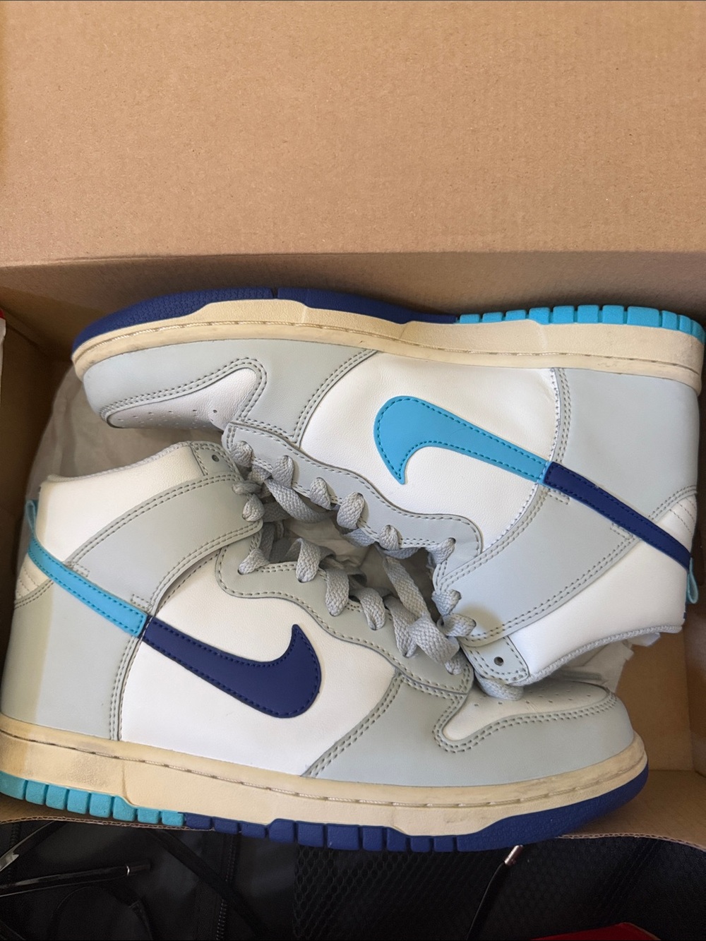 Nike dunk high kids size 7 blue cream white